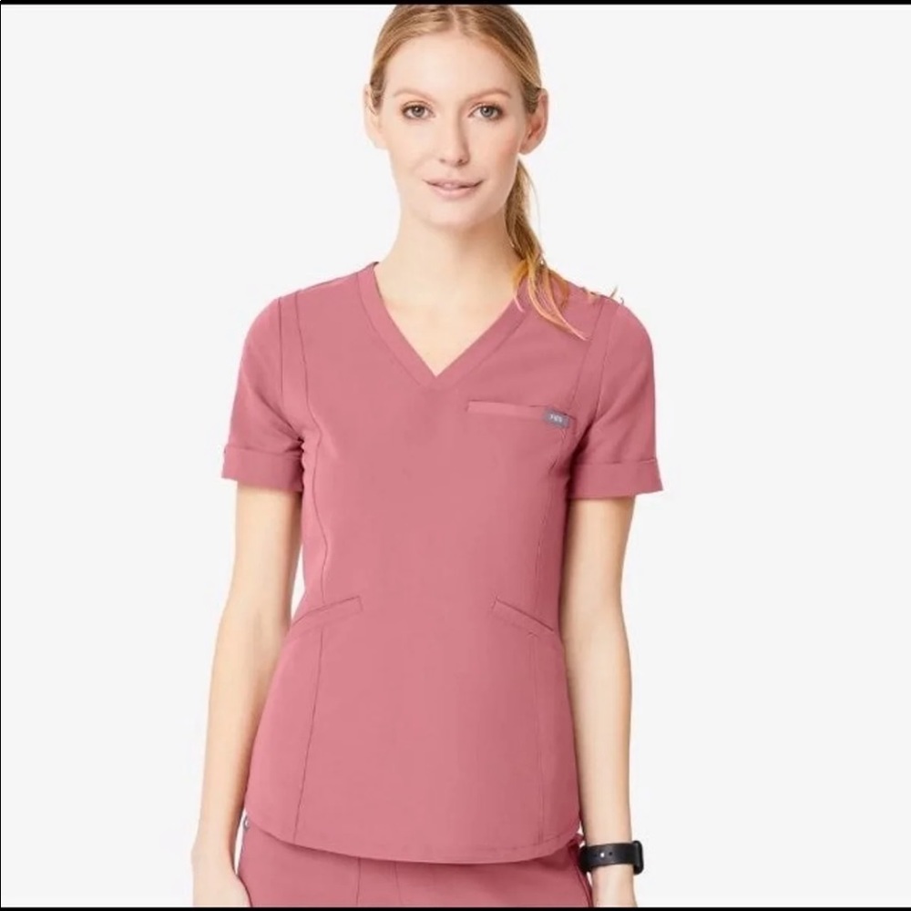 NWT mauve zinga scrub top